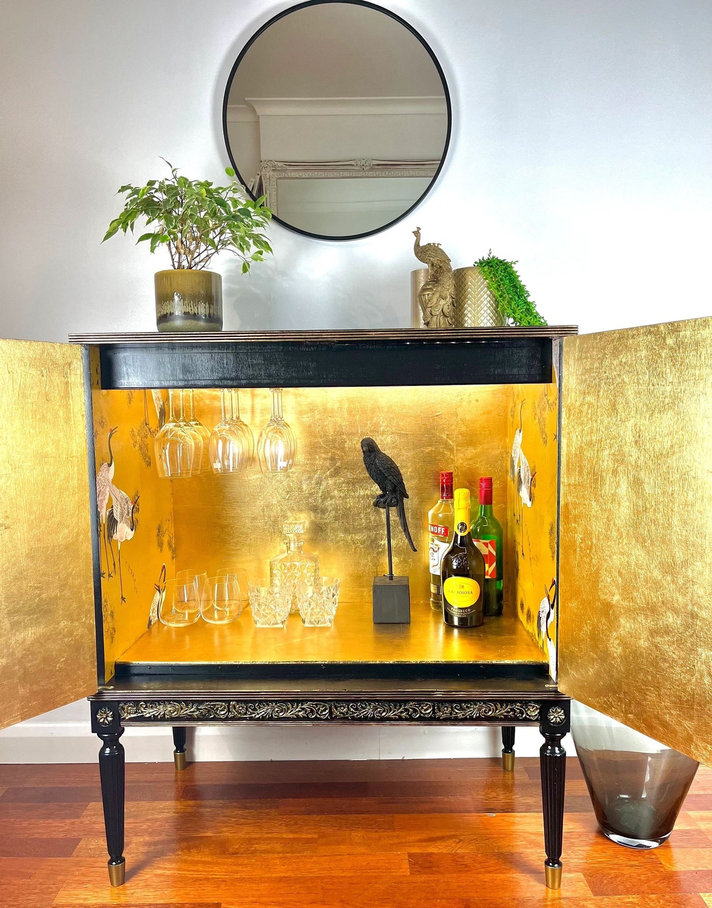 Stunning Chinese Cranes Decor Drinks/Cocktail Cabinet