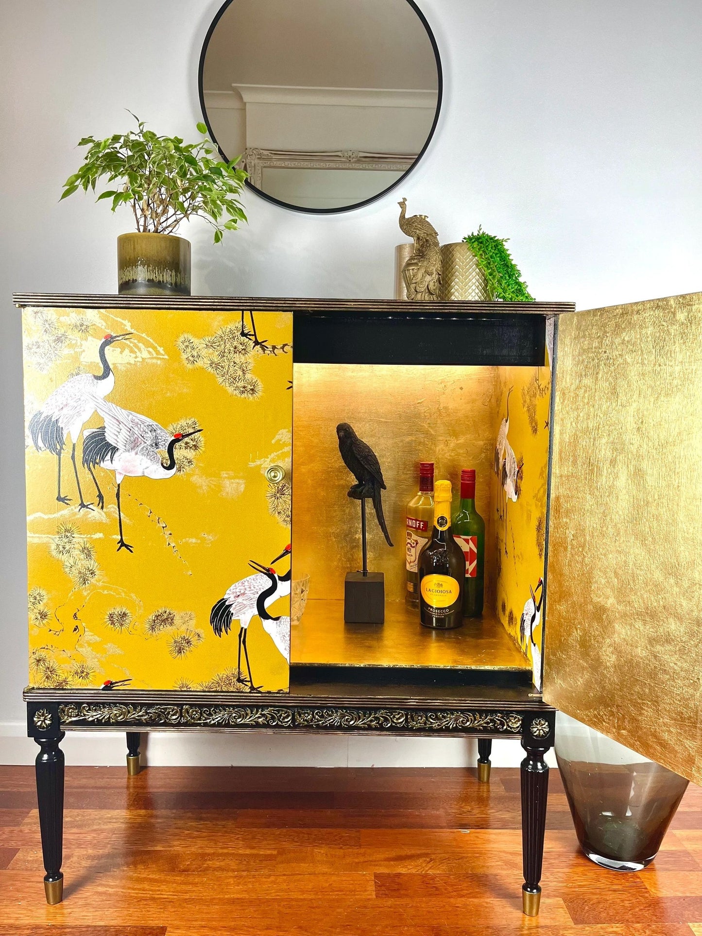 Stunning Chinese Cranes Decor Drinks/Cocktail Cabinet