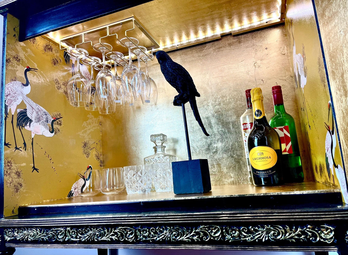 Stunning Chinese Cranes Decor Drinks/Cocktail Cabinet